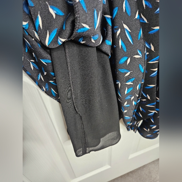 Adrianna Papel Chic Black and Blue Patterned Dress wrap style Size 8 - Picture 10 of 14